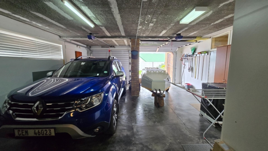 4 Bedroom Property for Sale in Kleinbaai Western Cape